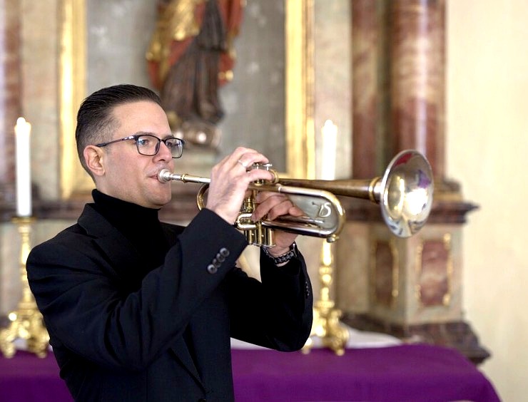 Zsolt Sándor in der Kirche